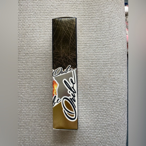 Oribe dry texturing spray - Picture 3 of 9